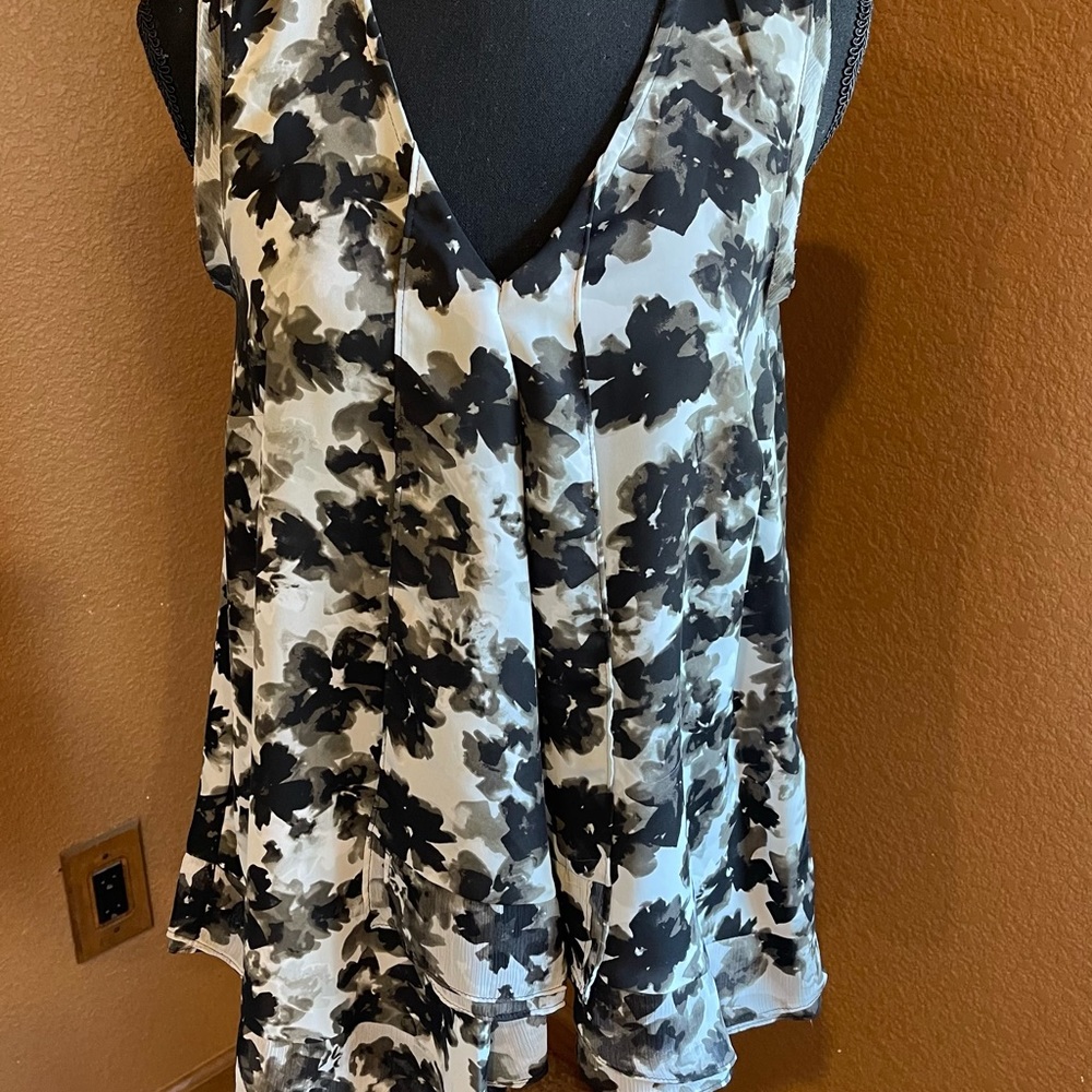 Simply Vera Vera Wang sleeveless top